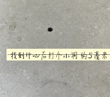德清瓷砖空鼓维修公司专业解答在瓷砖铺贴过程中，如果砂料搅拌不均匀，将会带来以下问题
