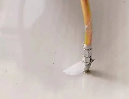 德清瓷砖空鼓维修公司专业解答在瓷砖铺贴过程中，如果使用的砂料过粗（如全部使用了粗砂），可能会导致以下问题